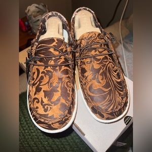 HEY DUDE ♡ WENDY • BROWN FORT WORTH